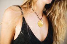 Load image into Gallery viewer, Scallop Necklace